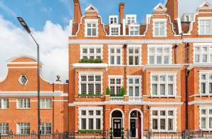 Palace Court Mansions